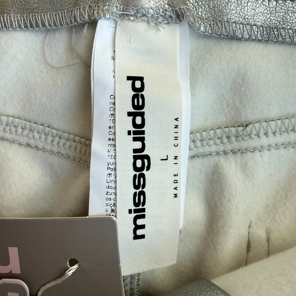 NWT  Misguided Silver Metallic Mini Skirt Zip-Up Women’s Vegan Leather